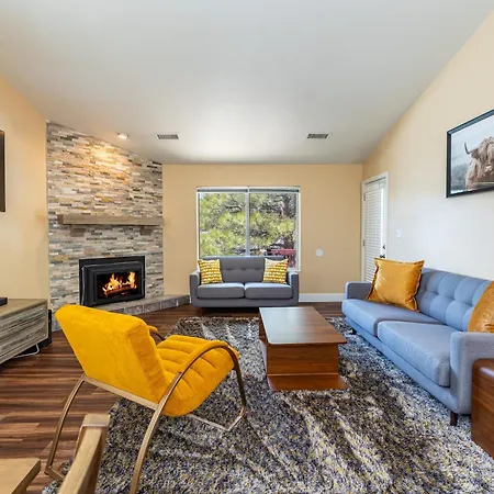Mountain Jewel Modern Townhome In The Pines Great Location Near Downtown Flagstaff